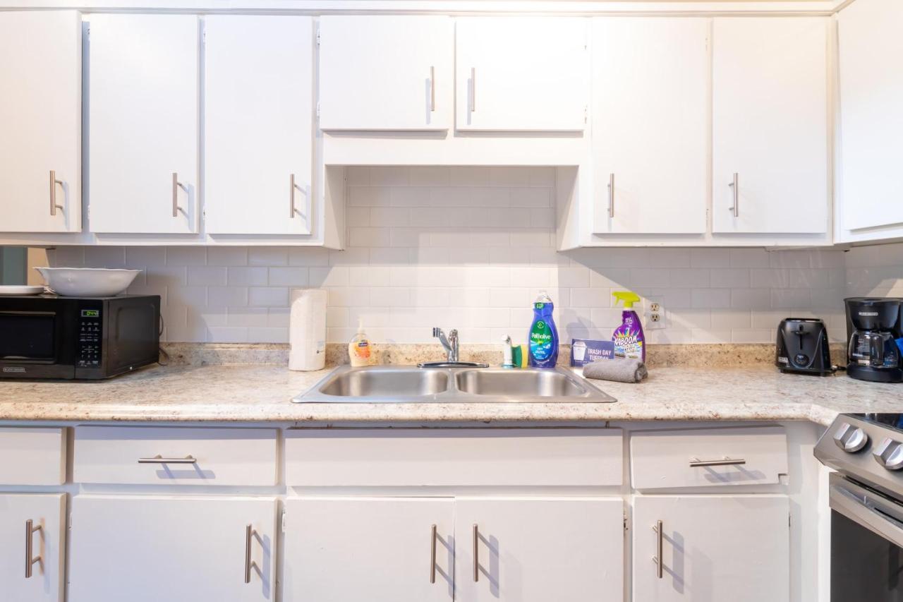 Sunny Sweetheart-Front Apartment Near Riverwalk Колумбус Екстер'єр фото